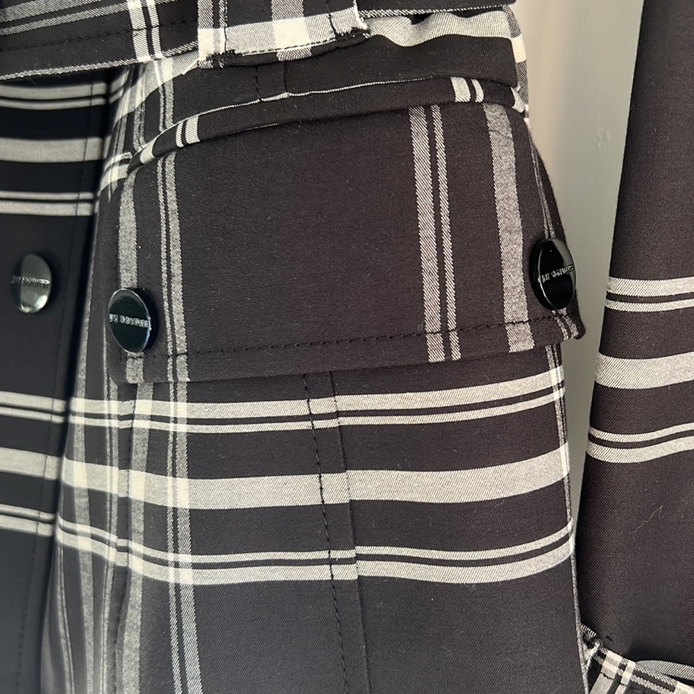 Jones New York stretch raincoat short trench. B&W plaid. - Picture 4 of 9